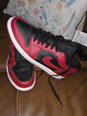 Jordan Men's Red and Black Low-Top Sneakers